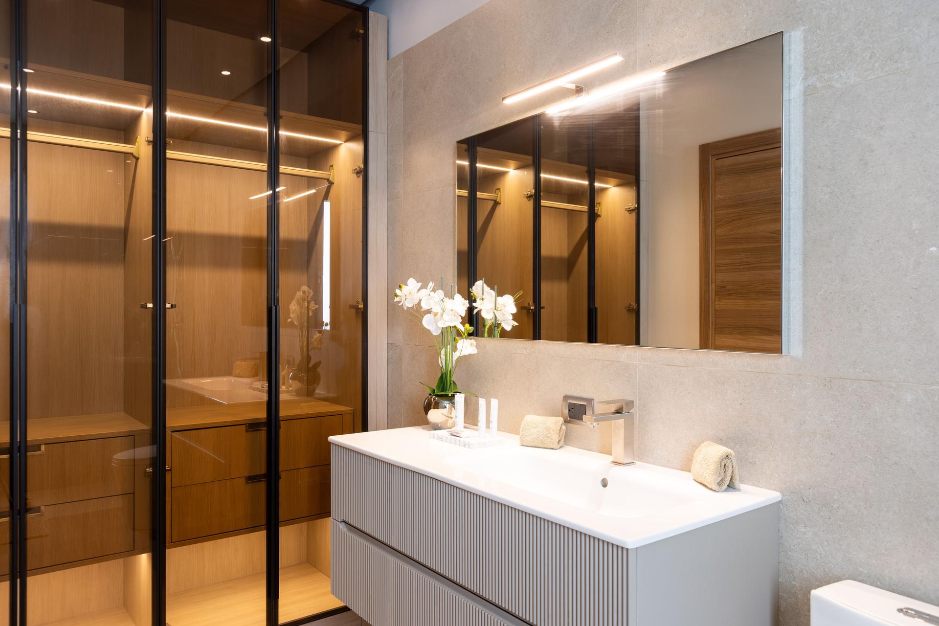 Contemporary Ocean‑View Apartment with Marble‑Veined Waterfall Island & Panoramic Glass Terrace